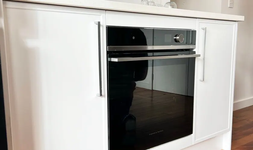 Oven under cooktop