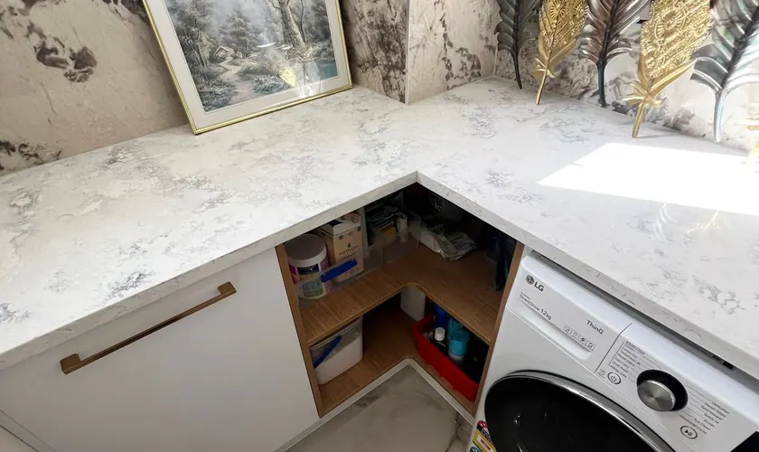 Corner shelf and washer