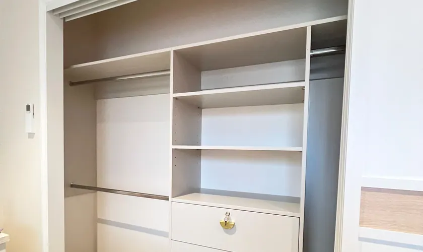White alcove drawers