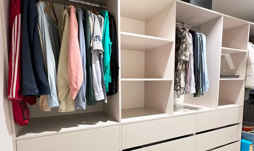 White wardrobe drawers