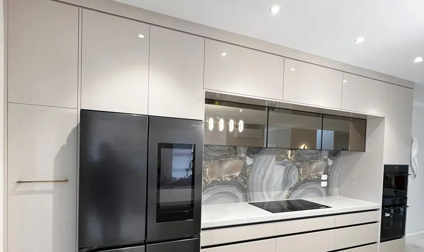 Fridge and stone splashback