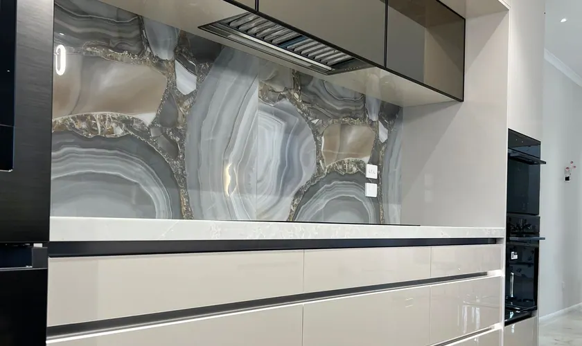 Agate splashback drawers