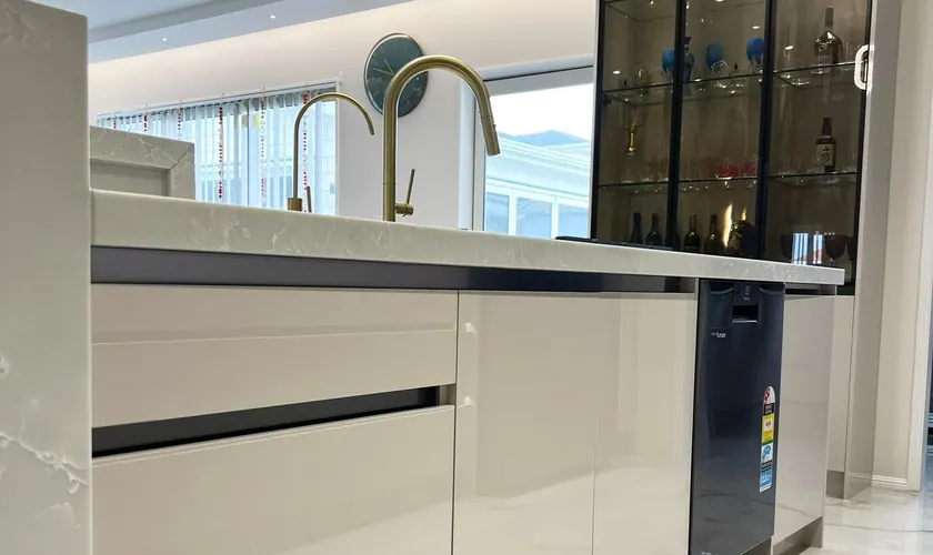 Island sink and display