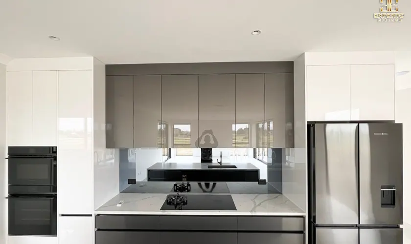 Cooktop wall and fridge