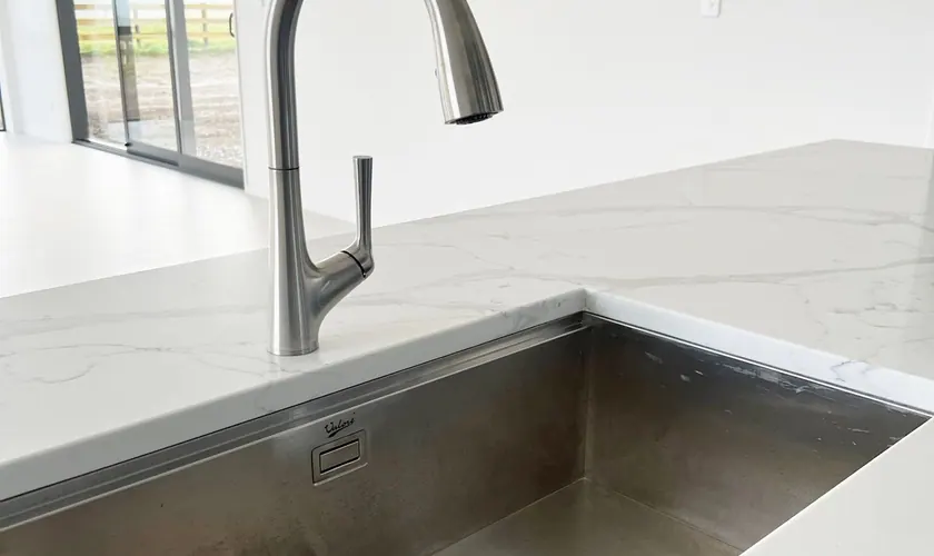 Island sink and tap